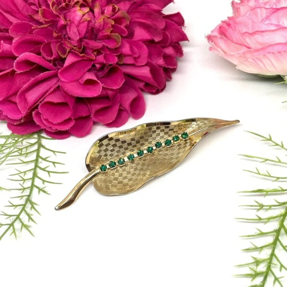 VINTAGE⚜️Emerald Green Crystal Embellished Leaf Brooch